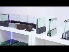 Grauer Aluminium-U-Kanal-Glasgeländer mit einer Dicke von 10 mm