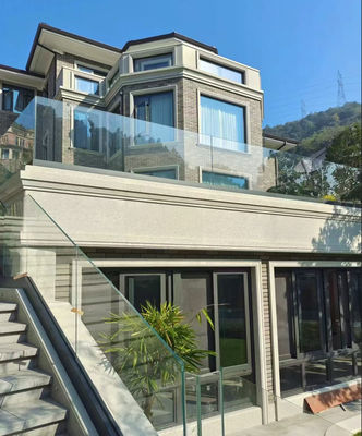 Lamel Balkon Balustrade aus Glas mit Aluminium-U-Kanal