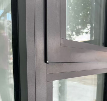 Wasserdichtes Schwingfenster aus Aluminium, Glas-Laminat, Schwingfenster offen
