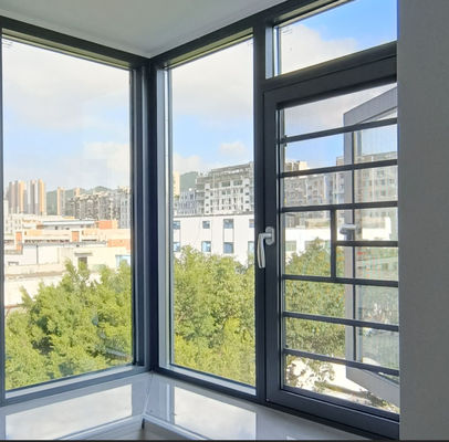 Anpassbares Schwingfenster mit 1,2 mm Aluminium-Gehäuse