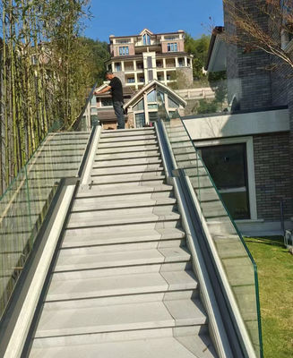 Lamel Balkon Balustrade aus Glas mit Aluminium-U-Kanal
