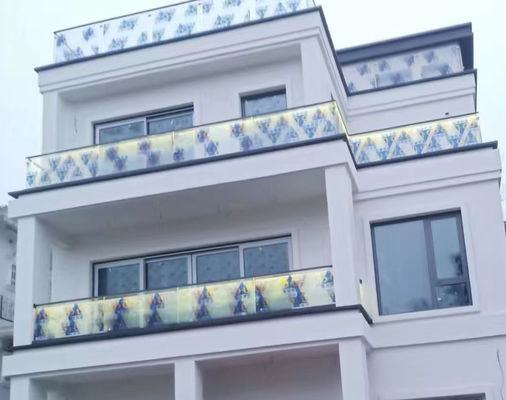 Grauer Aluminium-U-Kanal-Glasgeländer mit einer Dicke von 10 mm