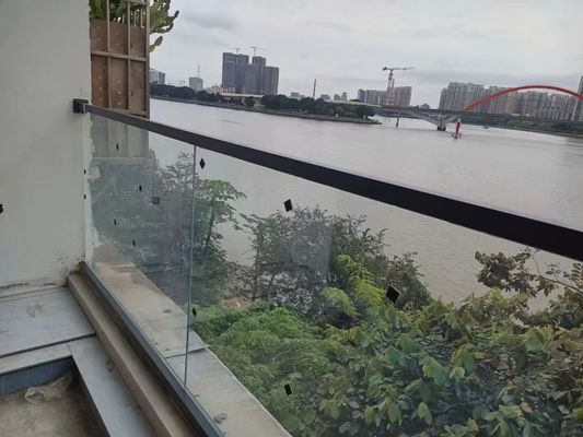 Gerüstlose Aluminium-U-Kanal-Glasgeländer Rechteckige U-Kanalbalustrade