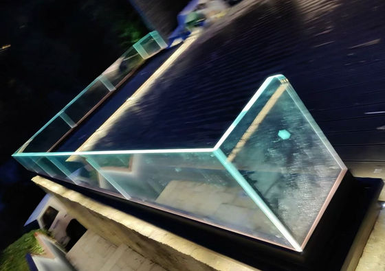 Aluminium- und Glasgeländer ohne Rahmen in rechteckiger Form mit LED-Licht