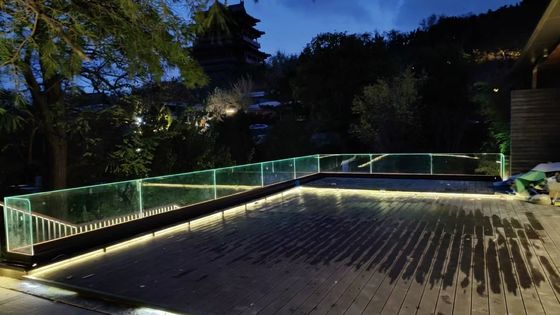 Aluminiumglasbalustrade mit LED-Licht für den Außenbalkon