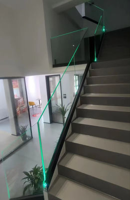 Aluminiumglasbalustrade mit LED-Licht für den Außenbalkon