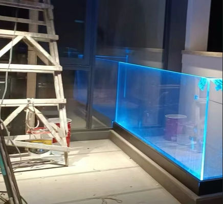 Aluminiumglasbalustrade mit LED-Licht für den Außenbalkon