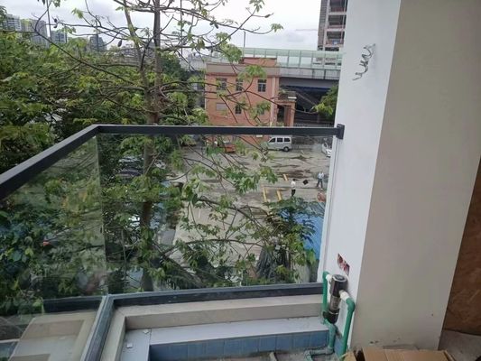 Modernes Design Klar U-Kanal Glasbalustrade mit gehärtetem Glas