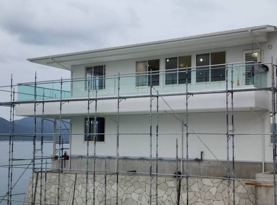 LED-Lichtglasbalustrade Aluminium Moderne Geländer Designs Rahmenlose gehärtetes Glas Balkon Geländer im Freien