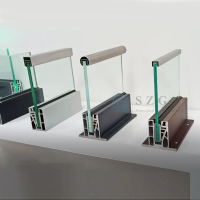 SGCC Gehärtetes Glas U-Kanal Glas Balustrade Stabile Struktur LED-Licht