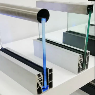 SGCC Gehärtetes Glas U-Kanal Glas Balustrade Stabile Struktur LED-Licht