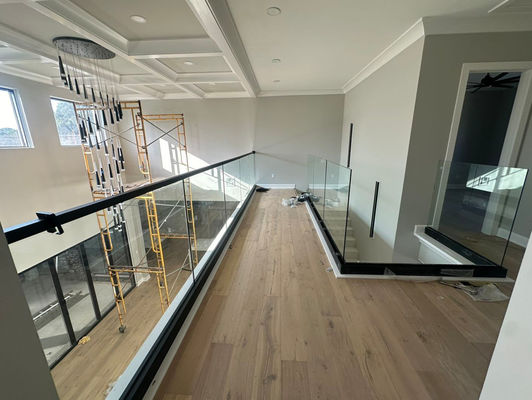 Durchsichtige Sicherheits-Aluminium-U-Kanal-Glasgeländer, Pulverbeschichtete Aluminium-Glasbalustrade