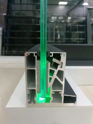 12 mm Treppe ohne Rahmen Glas Balkon Geländer U-Kanal mit LED-Licht