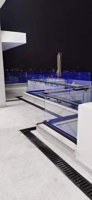 Moderne Aluminium-U-Kanal-Glasgeländer kundenspezifische Rahmenlose Glasbalkongeländer