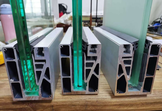 angepasste Rahmenlose Glasbalustrade 8mm, 10mm, 12mm Aluminium U-Kanal-System