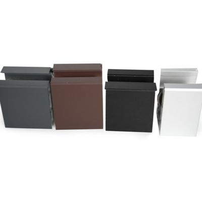 Moderne Rahmenlose Glas U-Kanal Geländer mit 12-20mm gehärtetem Glas für den Außenbereich