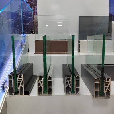 Modernes Glasdeck Geländer Außen gehärtetes Glas U-Kanal Rahmenlos 12-20mm Balkon Balustraden