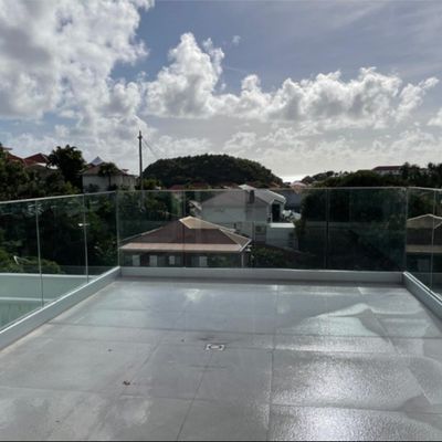 Offene Ansicht Rahmenlose Glasgeländer Balkon Balustrade Glas U-Kanal mit LED-Leuchten