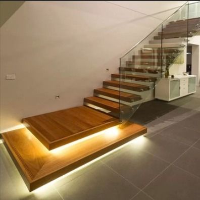 Villa-Design schwimmende Treppe unsichtbare Stahlstringer mit Holz-Tread-Glasgeländer