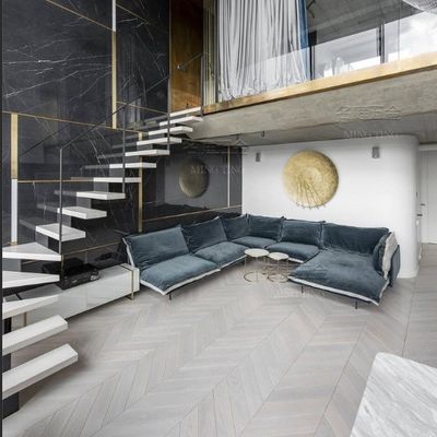 Wohnraum Innenraum Schwebende Holztreppe Elegantes Design mit Rot-Eich- / Weiß-Eich-Treppe