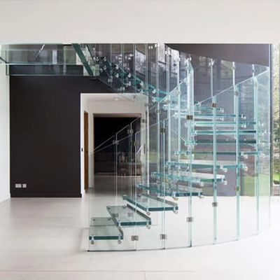 Individuelle Formen Entwurf schwimmende Treppe mit Glasgeländer 10 mm Glasdicke Auswahl