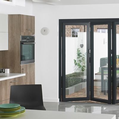 Gehärtetes Glas Aluminium Klappfenster in Gold-Eichen für Kongresszentren