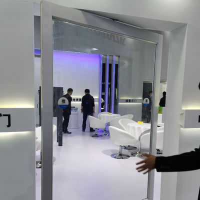 Aluminiumlegierungsrahmen Luxus-Design-Lamierte gehärtetes Glas Drehschraubende Vordertür in kundenspezifischen Größen für Einzel- und Doppelglastyp