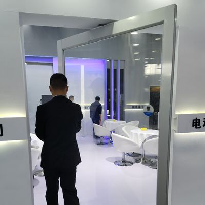 Aluminiumlegierungsrahmen Luxus-Design-Lamierte gehärtetes Glas Drehschraubende Vordertür in kundenspezifischen Größen für Einzel- und Doppelglastyp