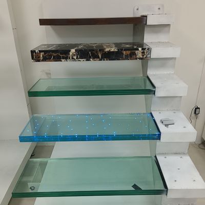 OEM/ODM kundenspezifische elegante Glastreppe mit Glasgeländer und Auto Led