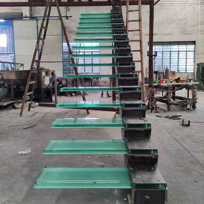 OEM/ODM kundenspezifische elegante Glastreppe mit Glasgeländer und Auto Led