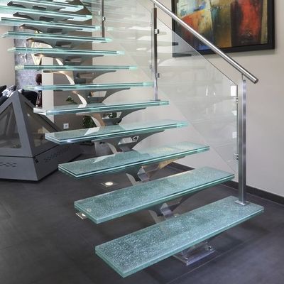 OEM/ODM kundenspezifische elegante Glastreppe mit Glasgeländer und Auto Led