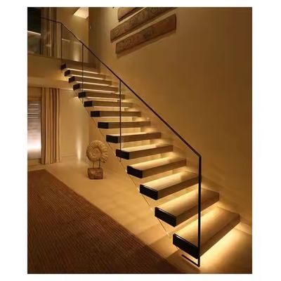 Individuell angefertigte Beechholz-Schwimmtreppe mit Glasgeländer und LED-Leuchten Satin-Finish