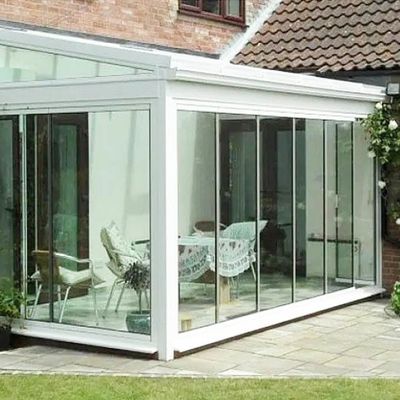 Rahmenlose, zweifach verglaste, faltbare Tür mit Glasschiebewand