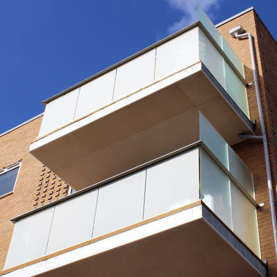 Anpassungsfähiges U-Kanal-Glasgeländer mit fünfjähriger Garantie und gehärtetem laminiertem Glas