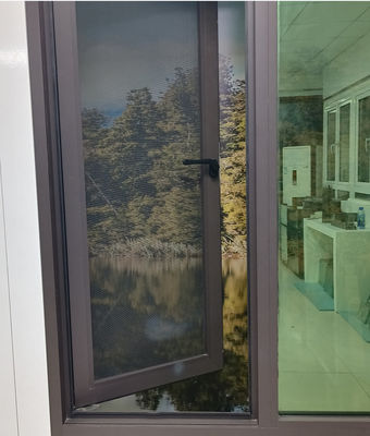 Moderne Schwingfenster aus Aluminium mit langfristiger Innenverkleidung