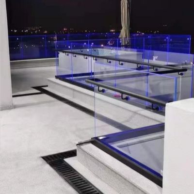 Modernes Glasdeck Geländer Außen gehärtetes Glas U-Kanal Rahmenlos 12-20mm Balkon Balustraden