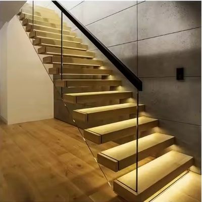 Wohnraum Innenraum Schwebende Holztreppe Elegantes Design mit Rot-Eich- / Weiß-Eich-Treppe