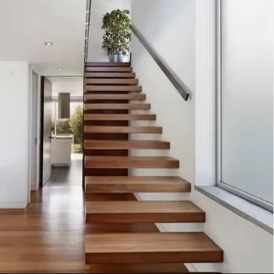 Moderne schwimmende Treppe im Innen- oder Außenbereich mit individuellen Geländern und Treppen für gewerbliche Gebäude